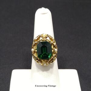 Vintage 1960s Emerald Green Rhinestone Ring Gold Tone Faux Pearls Adjustable